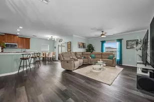 1921 Hawks View Dr, Ruskin, FL 33570 - Photo 7