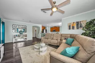 1921 Hawks View Dr, Ruskin, FL 33570 - Photo 9