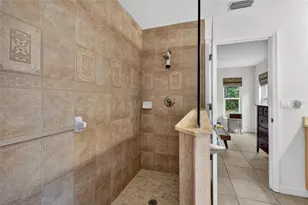 4407 Diamond Cir N, Sarasota, FL 34233 - Photo 11