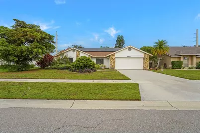 4407 Diamond Circle N, Sarasota, FL 34233 - Photo 15