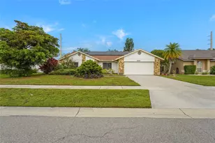 4407 Diamond Cir N, Sarasota, FL 34233 - Photo 15