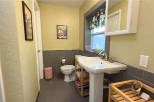 2215 Alvarado Ln, Sarasota, FL 34231 - Photo 17