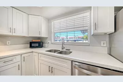 6515 Colonial Drive, Sarasota, FL 34231 - Photo 15