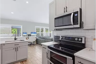 306 111th Street E, Bradenton, FL 34212 - Photo 9