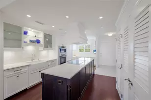 7001 Gulf of Mexico Dr, Longboat Key, FL 34228 - Photo 9