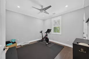70 Island Cir, Sarasota, FL 34242 - Photo 21