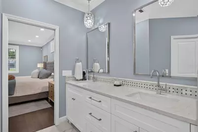 70 Island Circle, Sarasota, FL 34242 - Photo 19