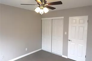 3001 Bee Ridge Rd, Sarasota, FL 34239 - Photo 7