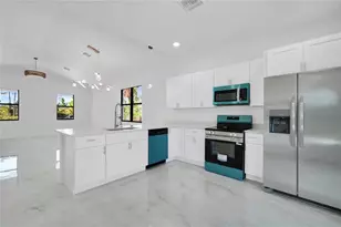 27412 Las Lomas Dr, Punta Gorda, FL 33955 - Photo 13