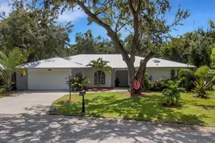 3736 Maple Hollow Ct, Sarasota, FL 34243 - Photo 3