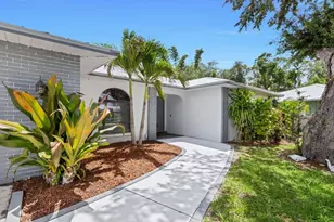 3736 Maple Hollow Ct, Sarasota, FL 34243 - Photo 5