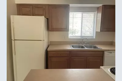 2745 Hidden Lake Boulevard #D, Sarasota, FL 34237 - Photo 7
