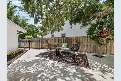 430 Island Circle, Sarasota, FL 34242 - Photo 7