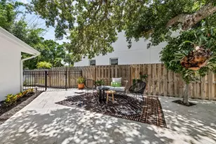 430 Island Cir, Sarasota, FL 34242 - Photo 7