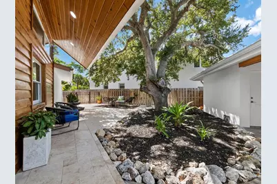430 Island Circle, Sarasota, FL 34242 - Photo 5