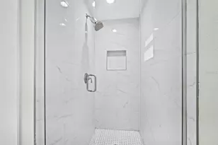 430 Island Cir, Sarasota, FL 34242 - Photo 33