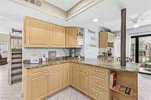 7917 Pinegrove Ct, Sarasota, FL 34238 - Photo 7