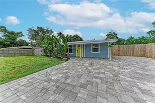 3138 Williamsburg St, Sarasota, FL 34231 - Photo 1