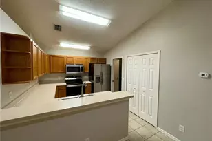 12119 Warwick Cir, Parrish, FL 34219 - Photo 9