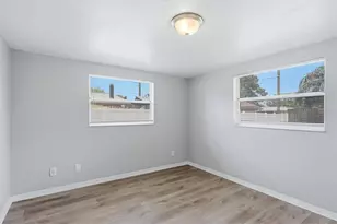 2173 Fiesta Dr, Sarasota, FL 34231 - Photo 25