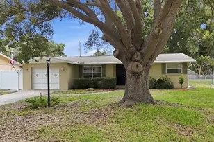 2173 Fiesta Dr, Sarasota, FL 34231 - Photo 3
