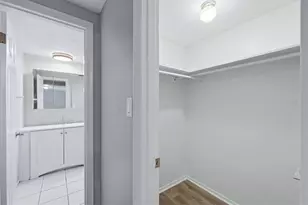 2173 Fiesta Dr, Sarasota, FL 34231 - Photo 23
