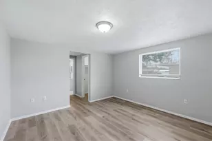 2173 Fiesta Dr, Sarasota, FL 34231 - Photo 21