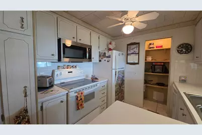 5406 Bali Court, Bradenton, FL 34207 - Photo 3