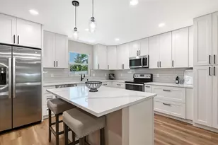 2329 Rose St, Sarasota, FL 34239 - Photo 9