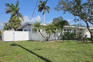 211 22nd St NE, Bradenton, FL 34208 - Photo 3