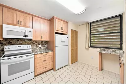 240 Sherwood Drive, Bradenton, FL 34210 - Photo 9