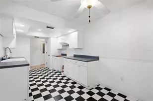 2711 Gulf Gate Dr, Sarasota, FL 34231 - Photo 11