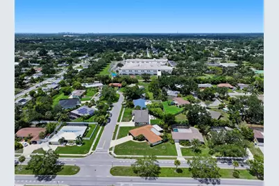 2711 Gulf Gate Drive, Sarasota, FL 34231 - Photo 29