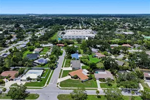 2711 Gulf Gate Dr, Sarasota, FL 34231 - Photo 29