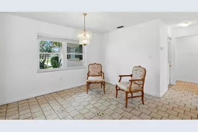 2711 Gulf Gate Drive, Sarasota, FL 34231 - Photo 7