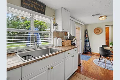 3035 Hillview Street, Sarasota, FL 34239 - Photo 3