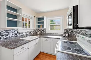 2048 5th St, Sarasota, FL 34237 - Photo 5