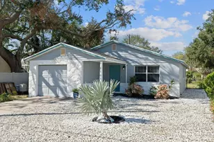 1105 58th St S, Saint Petersburg, FL 33707 - Photo 3