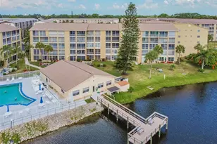 3074 Lake Bayshore Dr, Bradenton, FL 34205 - Photo 29
