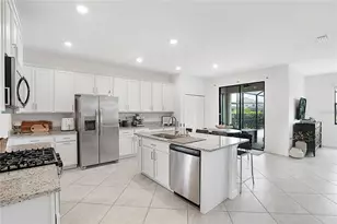 15859 Islandwalk Ave, Bradenton, FL 34211 - Photo 9