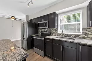 5235 Robin Ln N, Saint Petersburg, FL 33714 - Photo 9