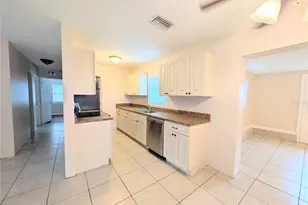 1708 Bayshore Gardens Pkwy, Bradenton, FL 34207 - Photo 5