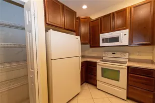 4316 Via Piedra Cir, Sarasota, FL 34233 - Photo 9
