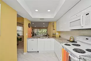5677 Summerside Ln, Sarasota, FL 34231 - Photo 7