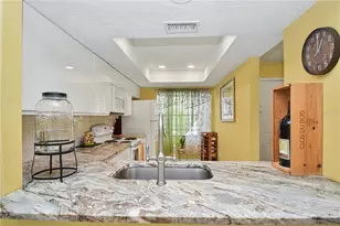 5677 Summerside Ln, Sarasota, FL 34231 - Photo 9