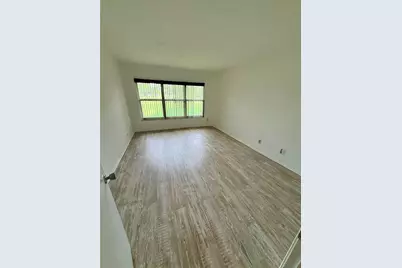 7880 Palm Aire Lane #203, Sarasota, FL 34243 - Photo 15