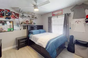 303 29th St E, Palmetto, FL 34221 - Photo 17