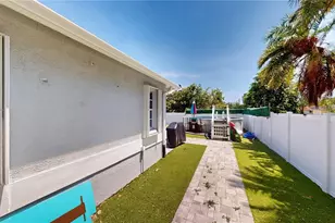 303 29th St E, Palmetto, FL 34221 - Photo 31