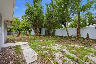 2425 9th Avenue E, Bradenton, FL 34208 - Photo 17