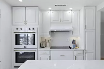 4401 Gulf Of Mexico Drive #907, Longboat Key, FL 34228 - Photo 17